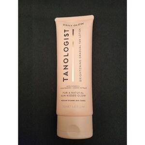TANOLOGIST DAILY GLOW BRIGHTENING GRADUAL TAN LOTION WITH VITAMIN C 8.45fl Oz